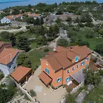 Casper Mit Terrasse- Garten Und Grill By Interhome Veli Lošinj