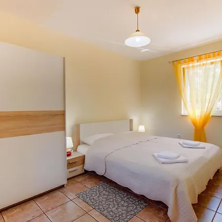 Casper Mit Terrasse- Garten Und Grill By Interhome *