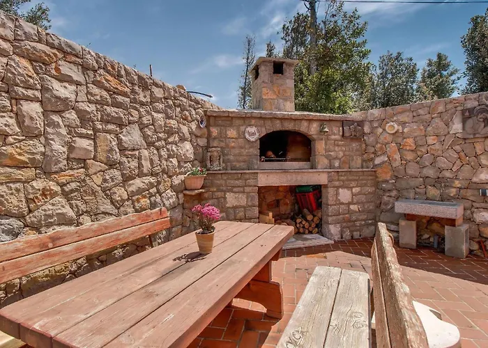 Casper Mit Terrasse- Garten Und Grill By Interhome דירה וולי לוסיניי