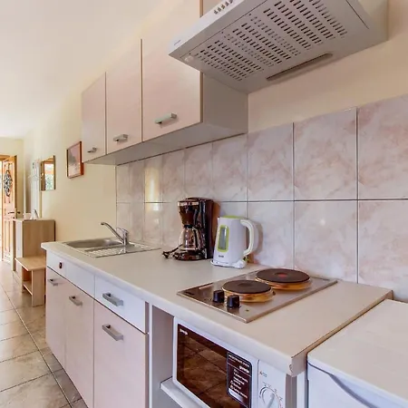 Casper Mit Terrasse- Garten Und Grill By Interhome